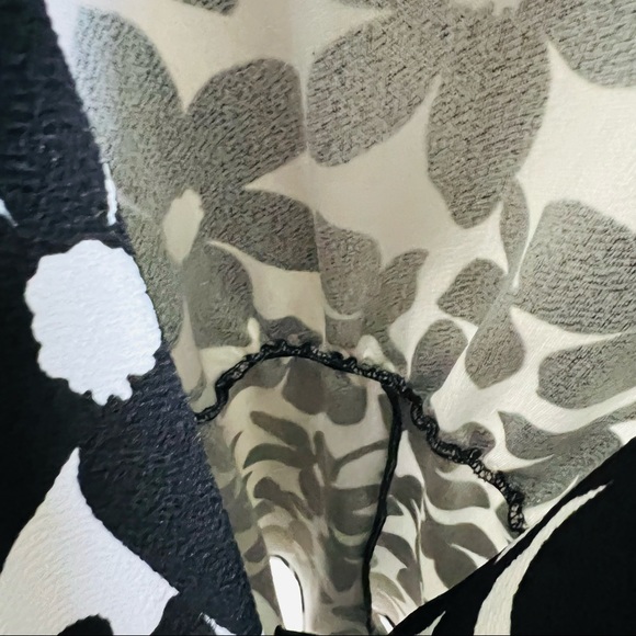 Altar’d State Black & White 70s Floral Collared Sleeveless Romper - Picture 8 of 8